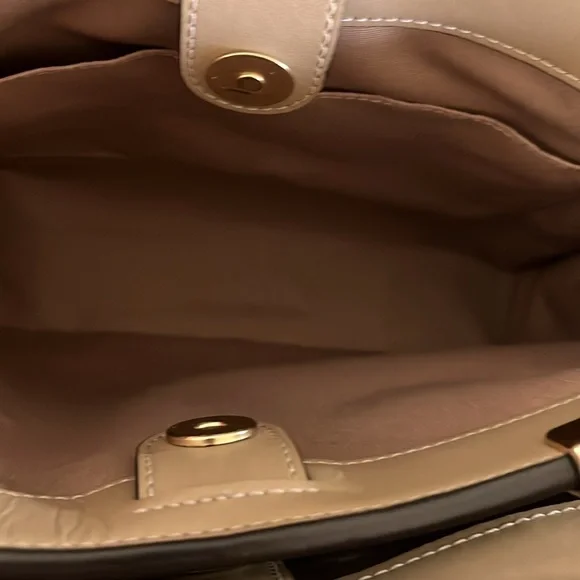 Coach Lane Carryall - Picture 6 of 15